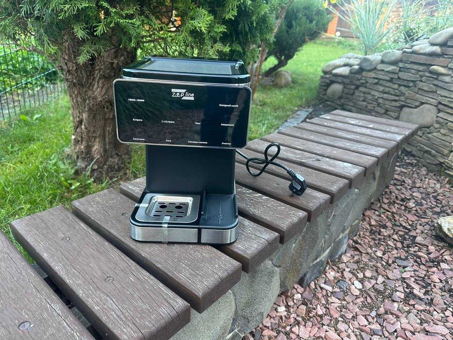 ℹ️ Кофемашина с дисплеем, универсальная для приготовления 8 напитков.