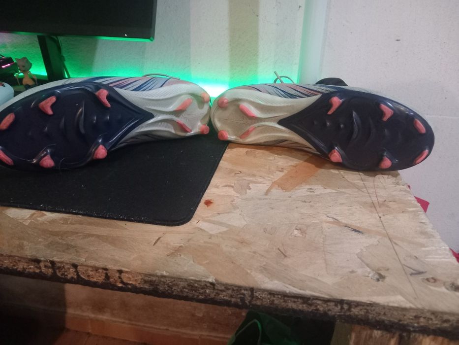 Chuteira nike número 43 como novas