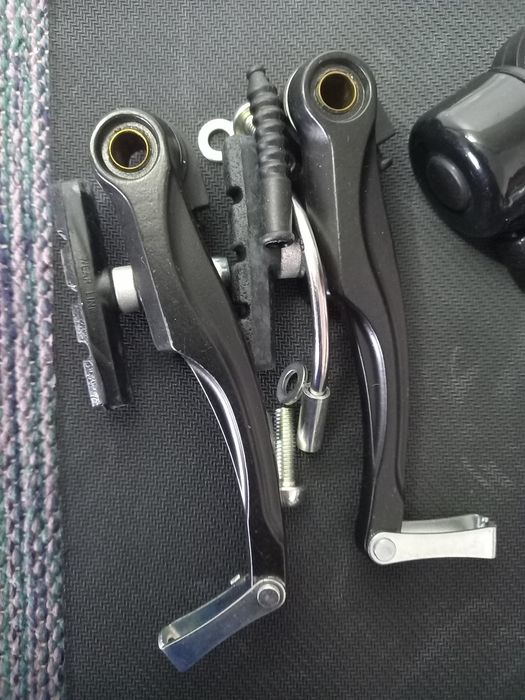 Travões V‑Brake e campainha para bicicleta