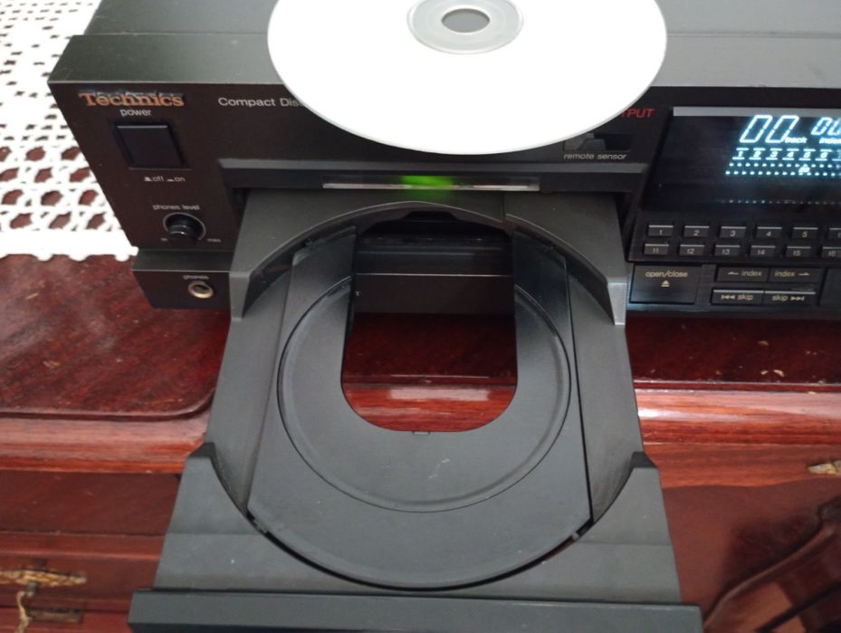 Leitor de CD Technics SL-P777