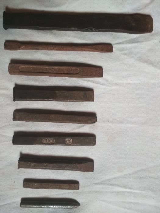 Зубило — ударно-режущий инструмент для обработки металла или камня.