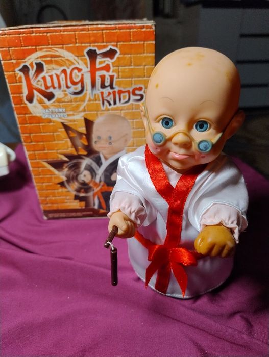 Вінтажна музикальна лялька "Монах Кунг Фу"