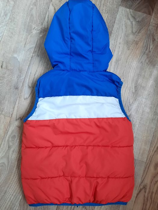 Детская демисезонная жилетка на возраст 6-7 лет