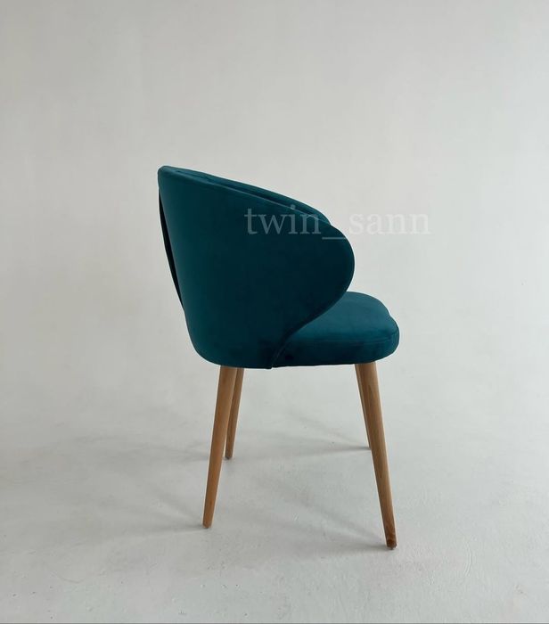 Стільці зелені з тканини агтикіготь. Ідеальний стан