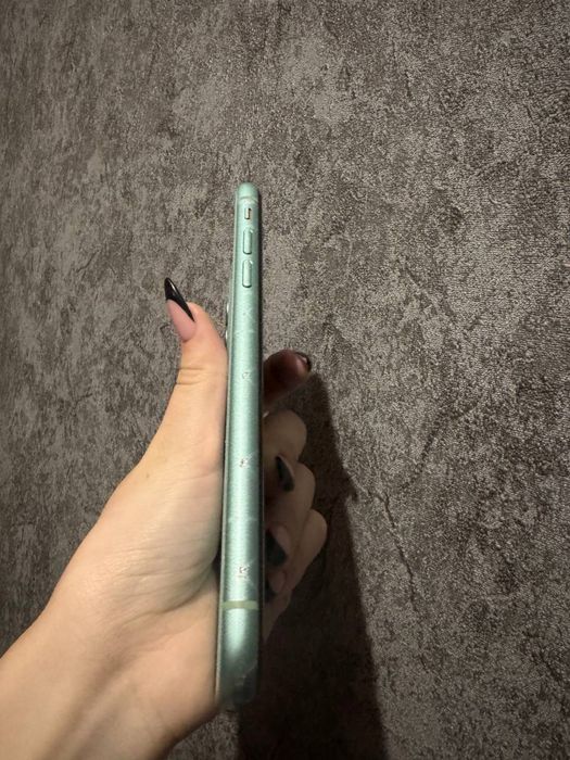 Продам iPhone 11 64гб