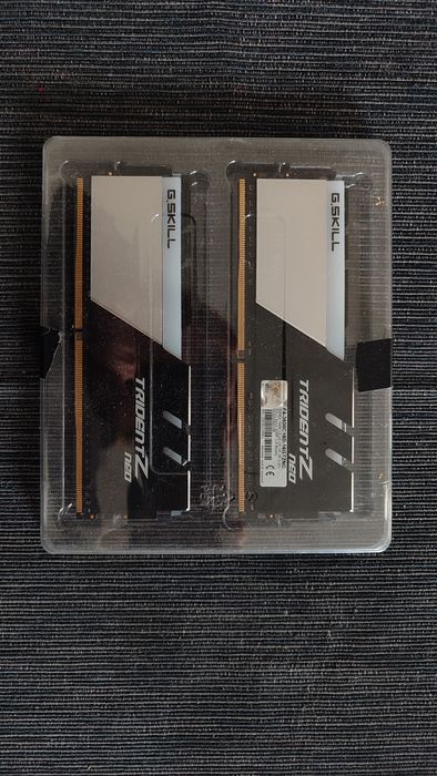 Memórias 2x8GB DDR4 G Skill TridentZ 3600MHz CL16 RGB