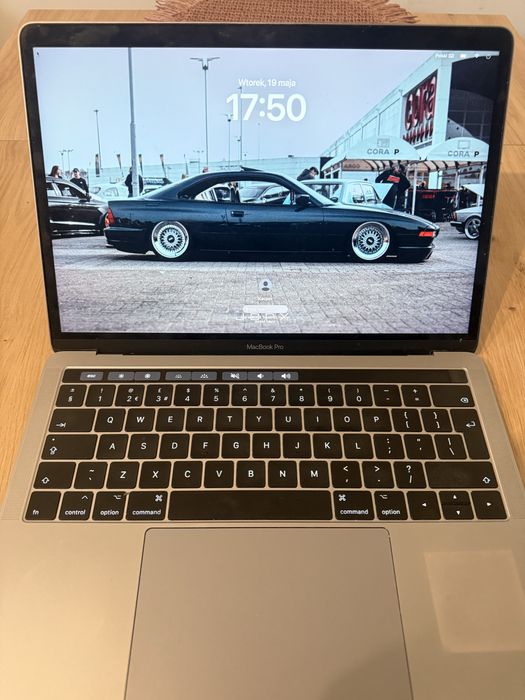 Macbook Pro A1706 i5 16gb ram 500gb ssd touchbar