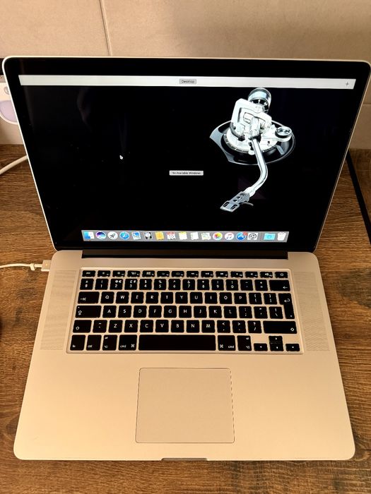 MacBook Pro 15” 2.8 x i7 Quad core 16GB/512gb Nvidia GeForce GT750m