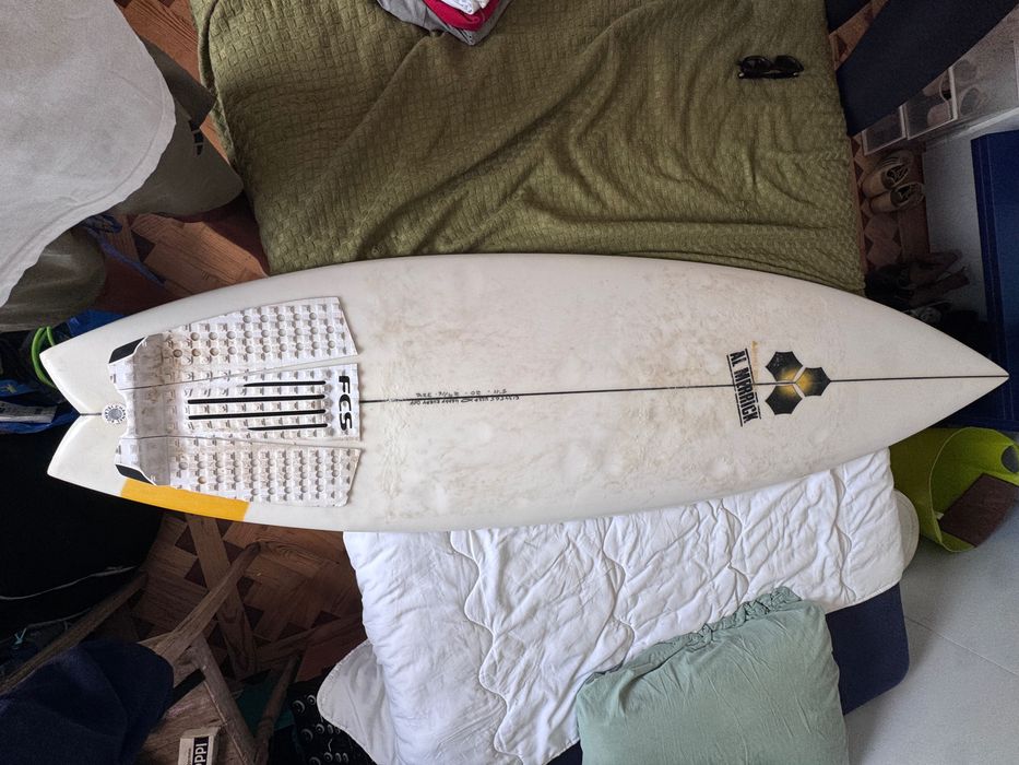 Prancha de surf 5'11 AL MERRICK/ happy every day