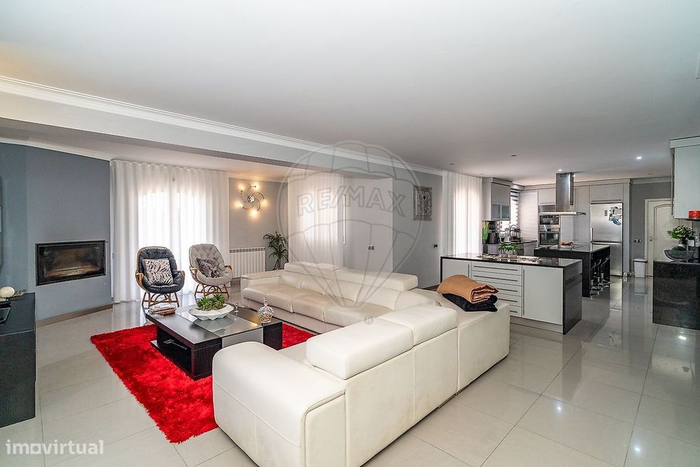 Moradia T4 para venda