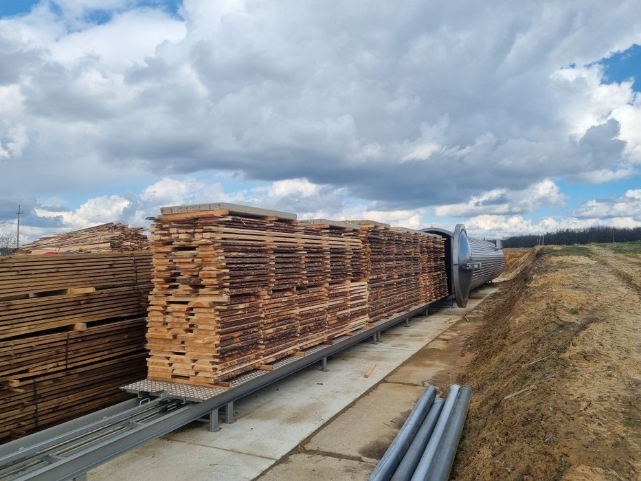 Tarcica sosnowa sucha (10-12%).