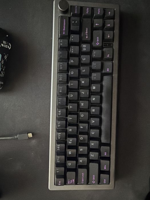Teclado mecânico EPOMAKER EK68 65% (RGB; Wireless; Bluetooth) - NOVO