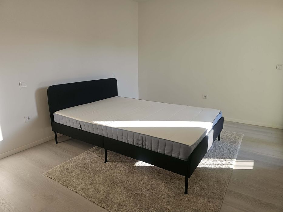 Cama de casal 140x200 ikea semi nova com colchao