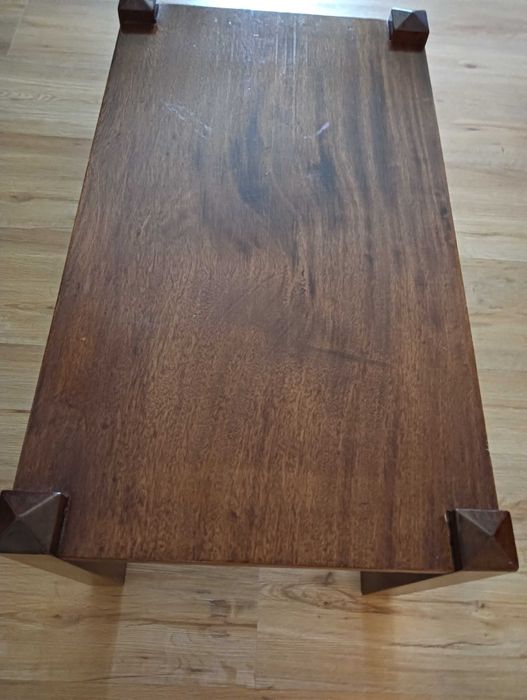Mesa de madeira pequena