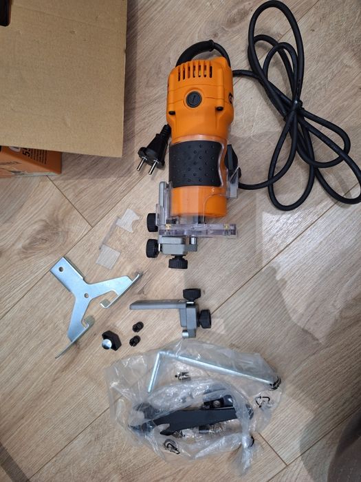 Frezarka ręczna CMT10