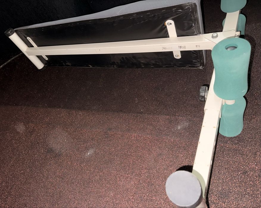 Banco de abdominais dobrável – ótimo estado