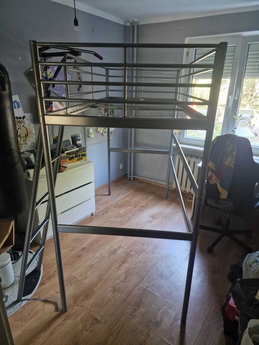 Rama łóżka na antresoli + materac, Ikea - model Svarta, używane