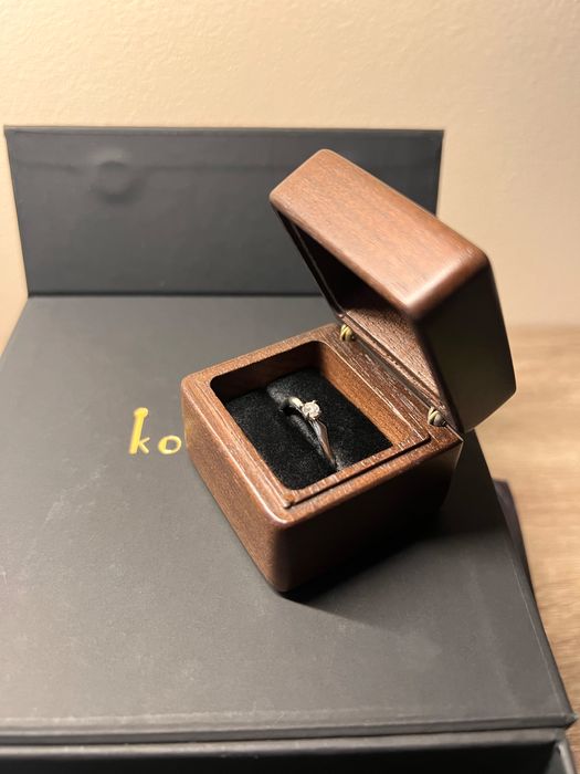 Каблучка від Kochut «Ніжні обійми»