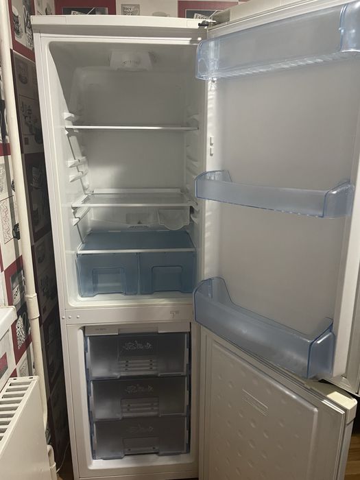 Продам працюючий холодильник Beko