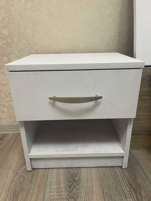 Тумбочка прикроватна