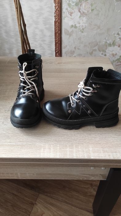 Ботінки для дівчинки 32 розмір.