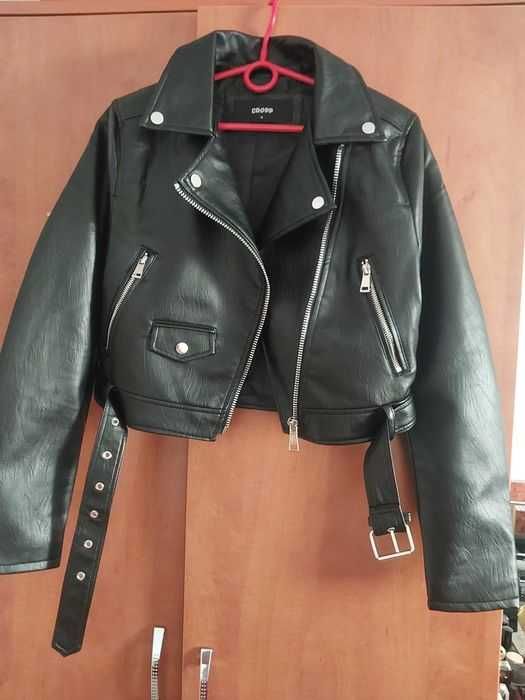 Sprzedam nową kurtkę dla dziewczyny.