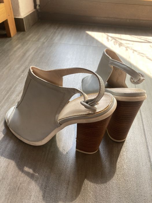 Szare sandały na słupku F&F – r. 36