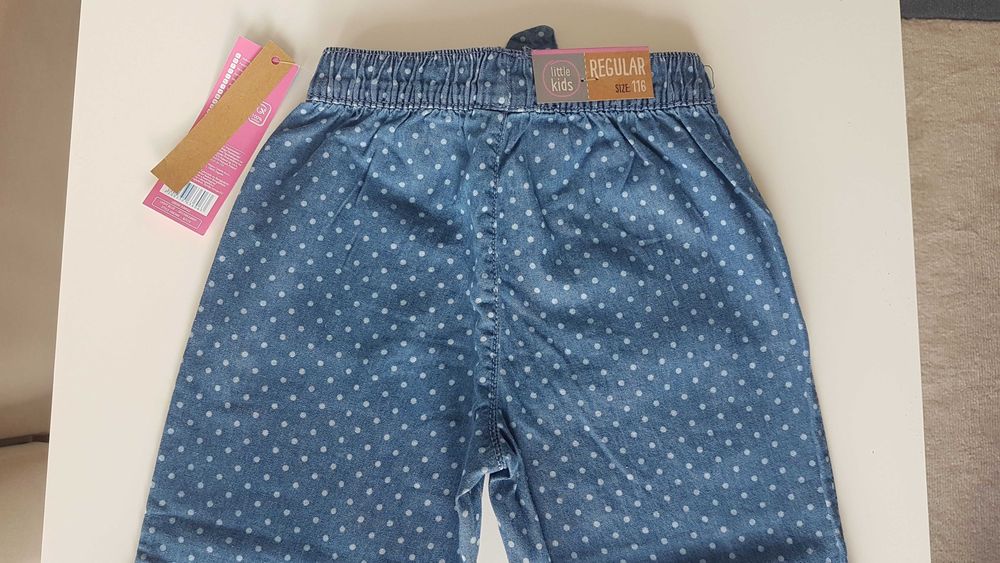 spodnie niebieskie w białe kropki