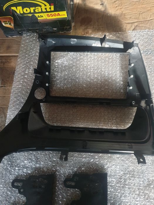 Продам перехідну рамку для двохдінової магнітоли  на Honda civik 5D