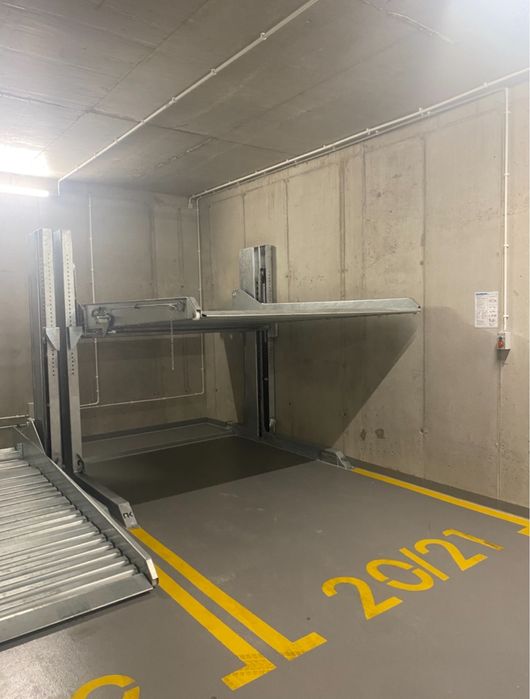 Miejsce parkingowe garażowe podwójne (platforma zależna) przy metrze