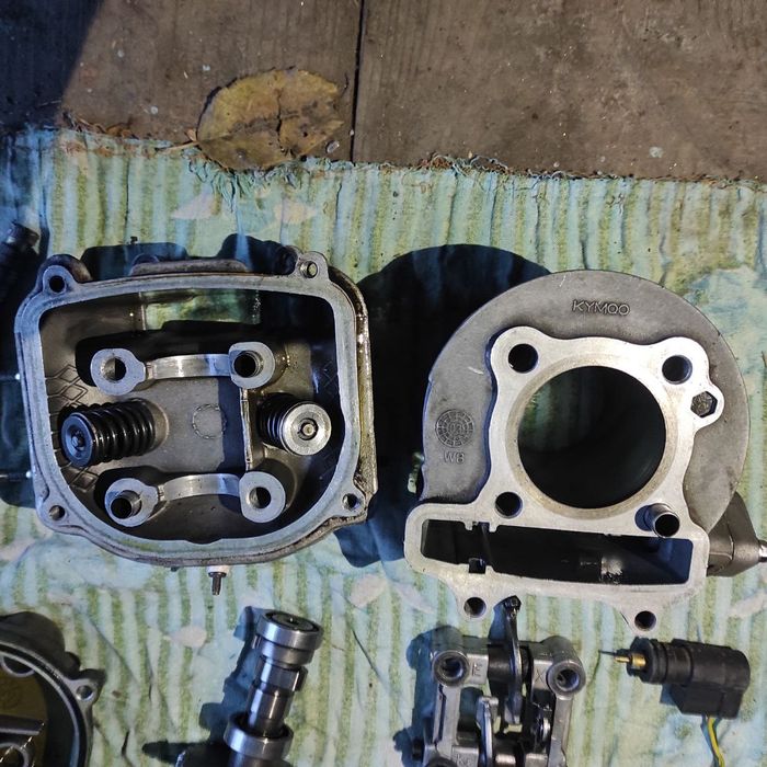 ЦПГ та головка двигуна Kymco 125сс (GY6, 152QMI/157QMJ)