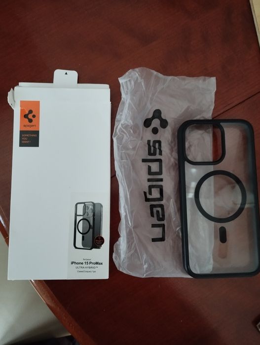 Capa spigen iPhone 15 pro max