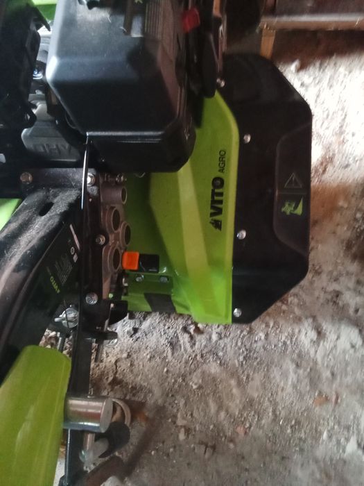 Trator novo com 3 anos de engantia