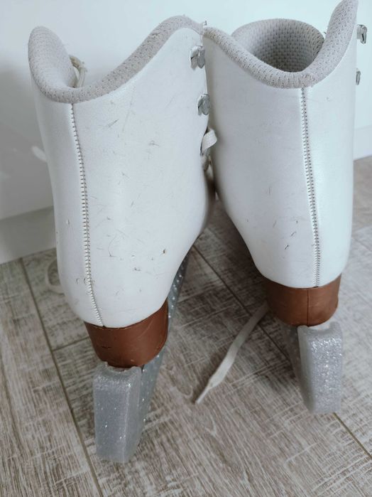 Łyżwy figurowe Risport Venus 220