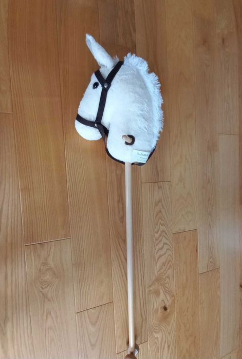 Koń hobby horse perlino + kantar