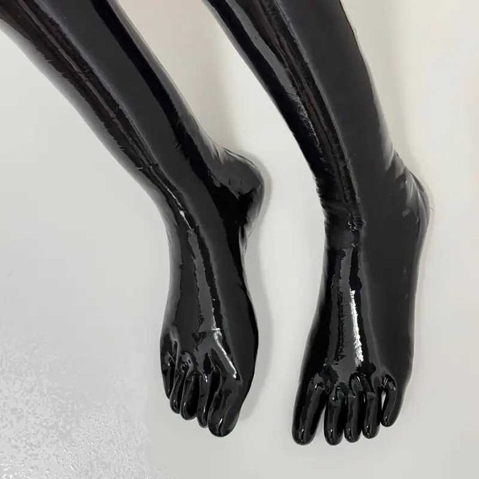 Skarpety Lateksowe latex czarne osobno palce długie Roz: L