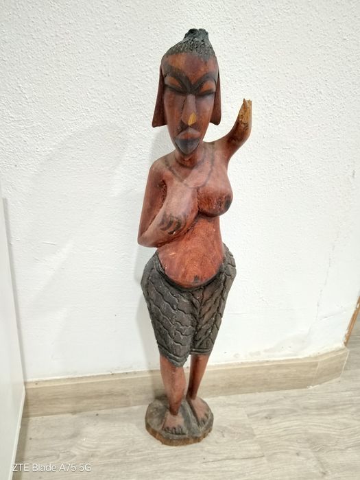 Estatuetas Pau Preto UNIDADE