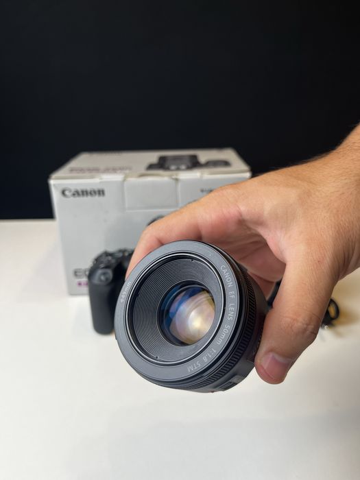 Canon EOS 250D DSLR 4K + objetiva Canon 50mm f/1.8 STM