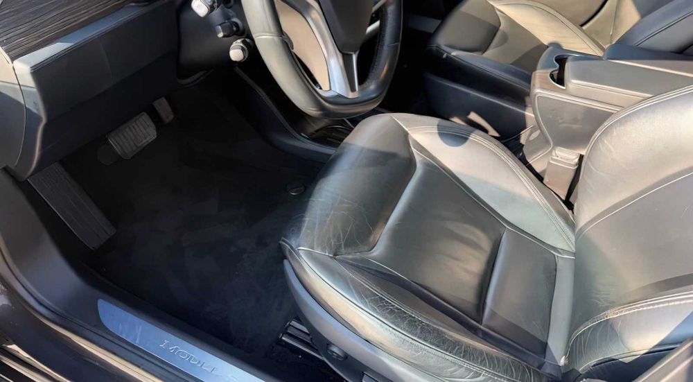 Tesla Model S P85D      2016