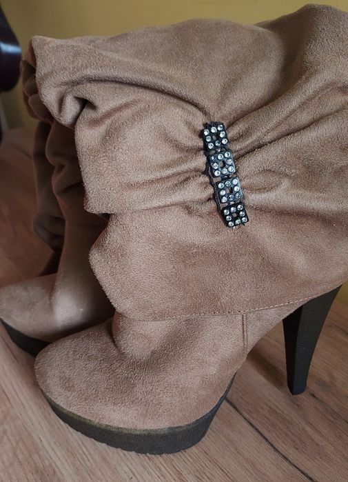 Kozaki wysokie na platformie