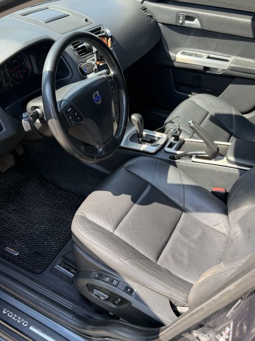Продам Volvo v50 2.4 D5