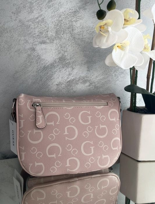 Nowa nerka crossbody Guess