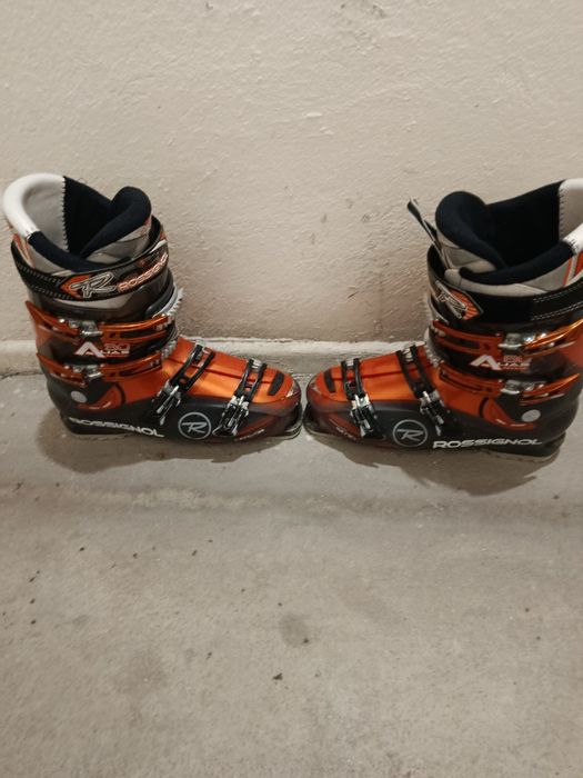 Buty narciarskie zjazdowe.