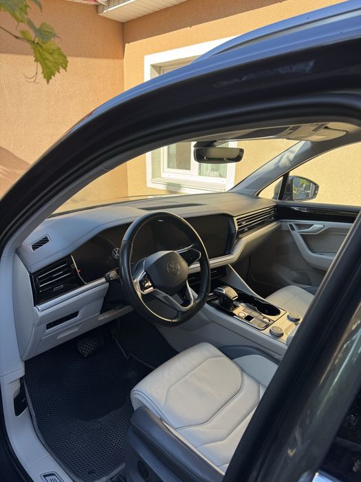 Продам Volkswagen Touareg 2021р.