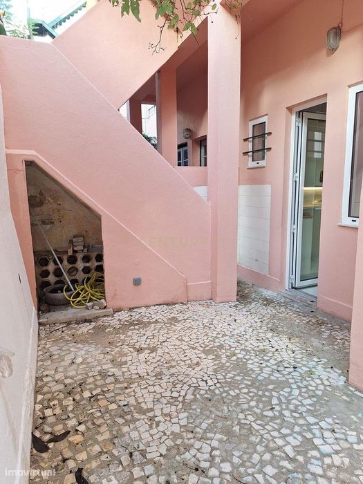 Apartamento T2 para arrendamento em Campo de Ourique