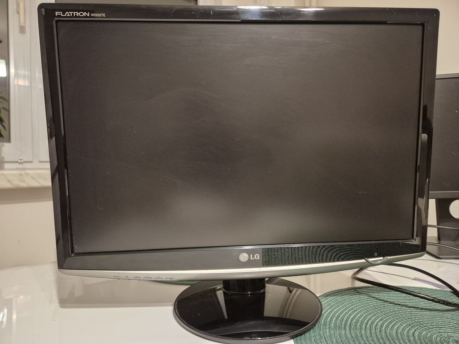 Monitor LCD 22 cale LG W2252TE