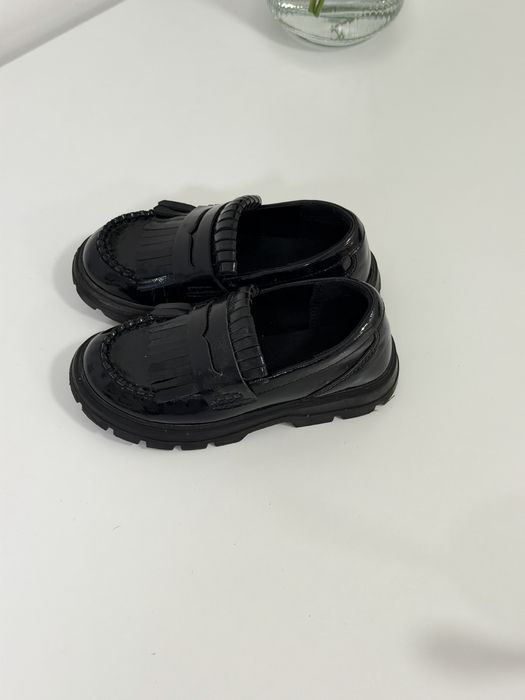 Продам лофери zara
