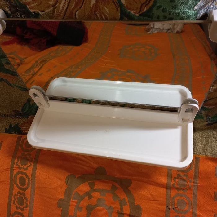 Полочка для принадлежностей