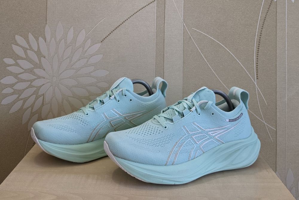 Бігові кросівки Asics Gel-Nimbus 26 оригінал розмір 41.5