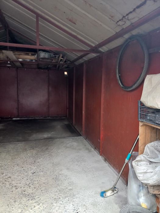 Продам гараж без місця.